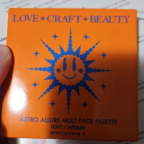 3/$15 SALE 👑 NWT LOVE CRAFT BEAUTY FACE PALETTE - Picture 2 of 5